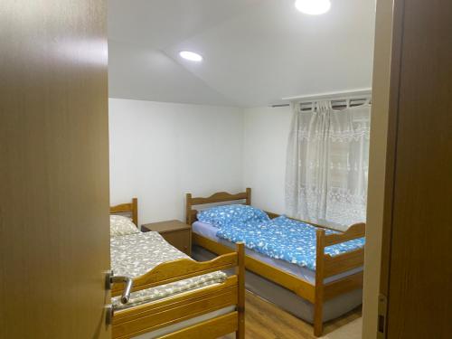 Ліжко або ліжка в номері Apartment Poturmahala