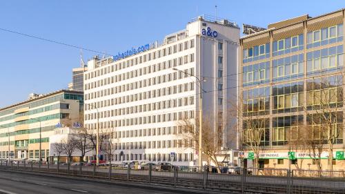 El edificio en el que está el hostal