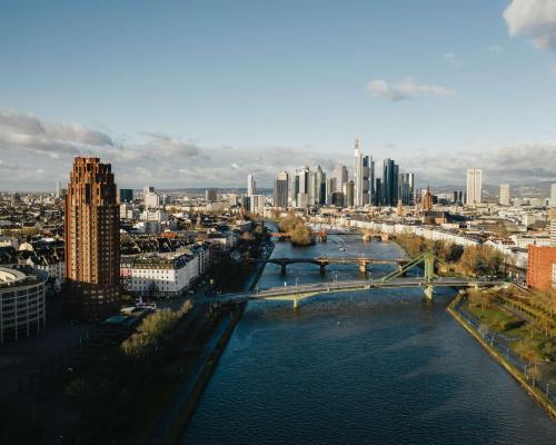 Pemandangan umum Frankfurt atau pemandangan kota yang diambil dari hotel