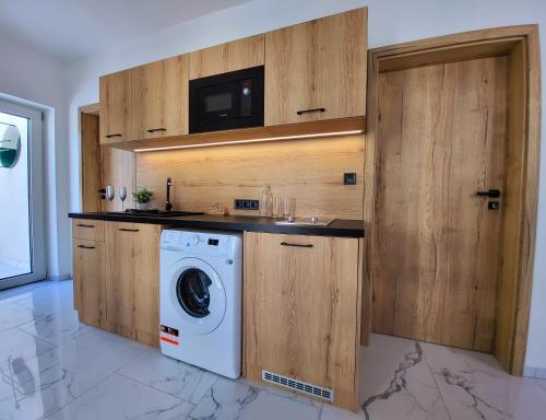 A kitchen or kitchenette at Villa Bauhaus Wellness Apart-Hotel