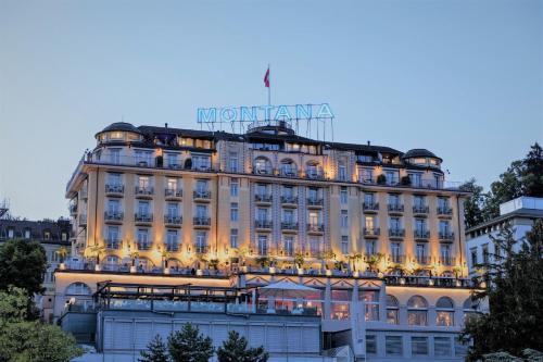 un edificio con un cartello sopra di Art Deco Hotel Montana Luzern a Lucerna