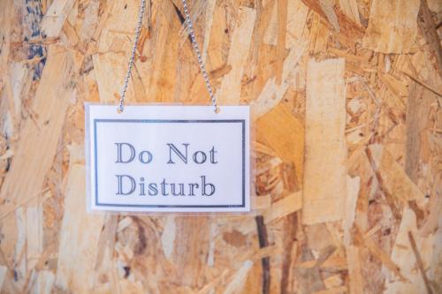 a sign that says do not disturb hanging on a chain at KIZUNA HOTEL Gojo Kiyomizu-dera Kamogawa in Kyoto