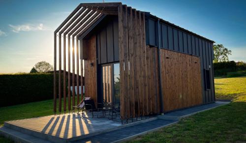 El edificio en el que está el complejo de cabañas