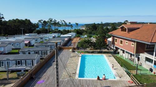 Photo de la galerie de l'établissement Somo Bungalow Resort - Camping Latas, à Somo