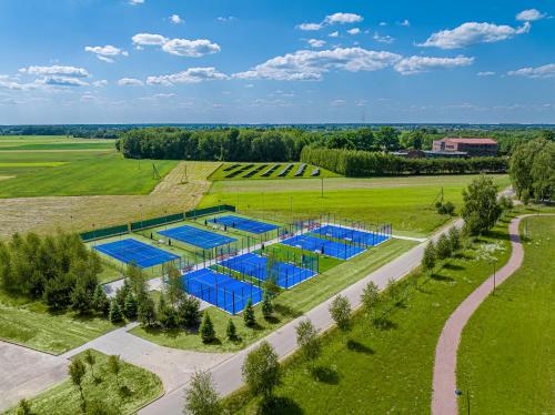 Tennis- og/eller squashfaciliteter på Harmony Park Hotel & SPA eller i nærheden