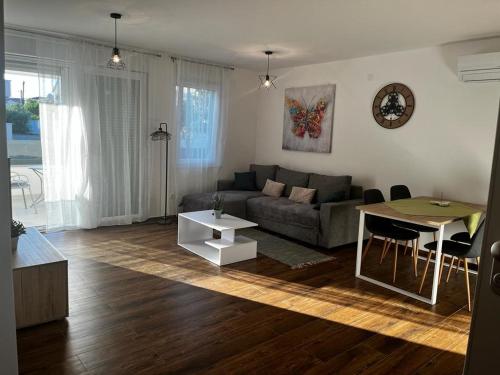 Uma área de estar em Apartman Mila