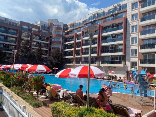 Бассейн в ADMIRAL PLAZA C 45 One Bedroom Apartment или поблизости