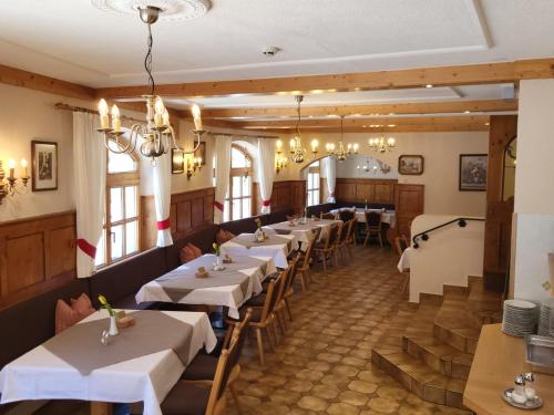 A restaurant or other place to eat at Hotel Restaurant Liesele Sonne