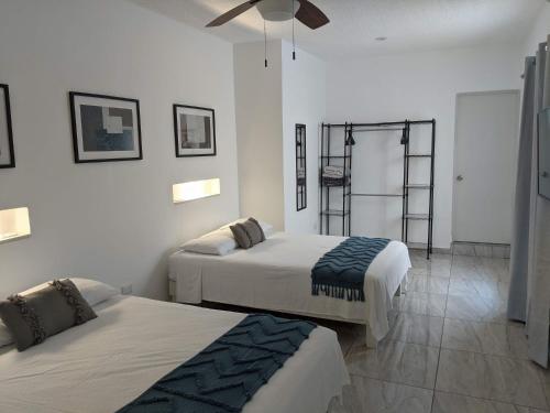 Hermoso departamento en Cancún YaxBahia 3 में एक कमरे में एक या कई बेड