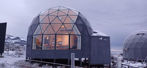 Dome with Stunning Glacier & Mountain Views durante el invierno