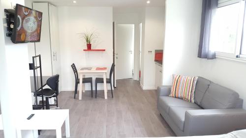 a living room with a couch and a table at Appartement Alouette France in Pessac