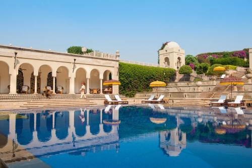 Poolen vid eller i närheten av The Oberoi Amarvilas Agra