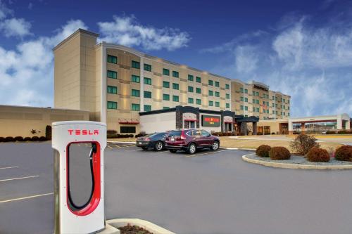 a t cell sign in a parking lot in front of a hotel at Doubletree By Hilton Mt. Vernon in Mount Vernon