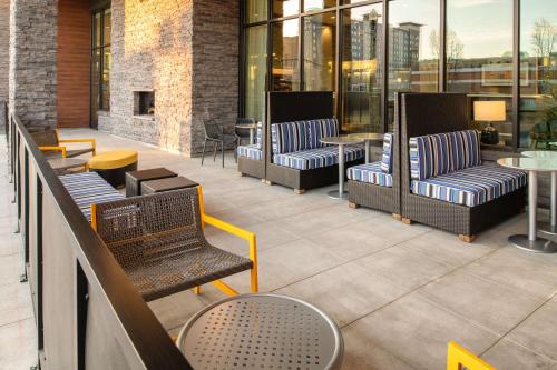 A seating area at Home2 Suites By Hilton Boise Downtown