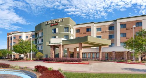 una rappresentazione di un hotel con un edificio di Courtyard by Marriott Houston NASA Clear Lake a Nassau Bay