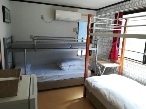 Cette chambre dispose de lits superposés avec 2 lits superposés. dans l'établissement COTE sakuragawa "Room 201,301,401" - Vacation STAY 03144v, à Osaka