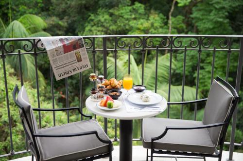 Makanan di atau berdekatan hotel