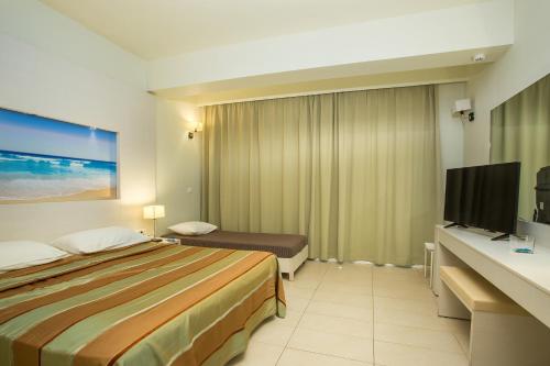 Lindos White Hotel & Suites 객실 침대