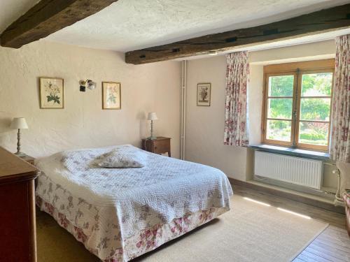 Cama ou camas em um quarto em B&B Le Moulin de Resteigne