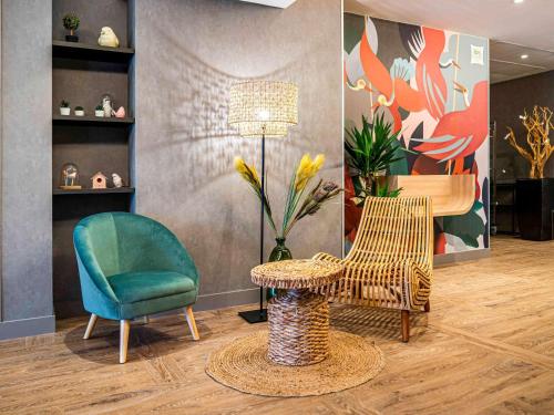 A seating area at ibis Styles Rennes Cesson