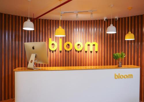 Сертификат, награда, табела или друг документ на показ в Bloom Hotel Koregaon Park