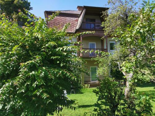 Photo de la galerie de l'établissement Bungalow & Apartments "Am Deber" Velden - Augsdorf, à Velden am Wörther See