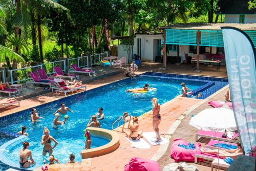 Swimming pool sa o malapit sa Nomads Ao Nang