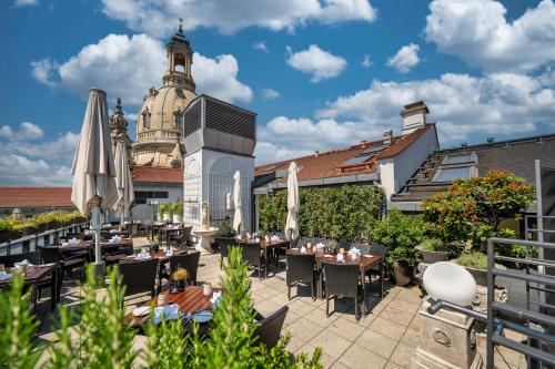 Restoran või mõni muu söögikoht majutusasutuses Hotel Suitess