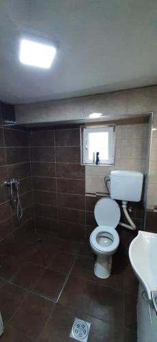 Kamar mandi di Apartman Živković