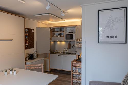 Kuchyň nebo kuchyňský kout v ubytování B&B de Drukkerij Zandvoort - luxury private guesthouse