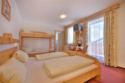 Кровать или кровати в номере Panoramahotel Burgeck