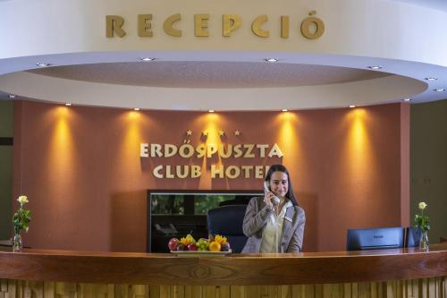 Asiakkaita majoituspaikassa Erdőspuszta Club Hotel Fenyves