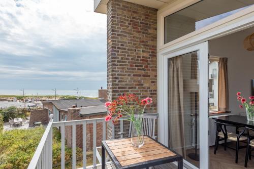 Zeezicht Villa Zee aan het strand tesisinde bir balkon veya teras