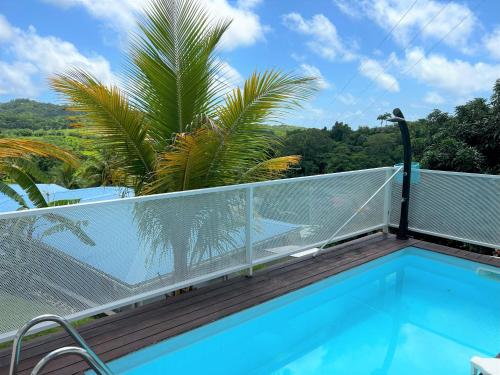 The swimming pool at or close to Le domaine de Périolat