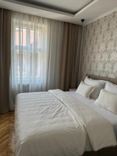 Кровать или кровати в номере Apartments & Room - Korzo