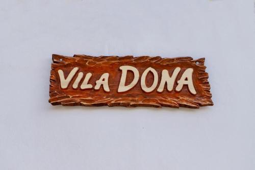 תעודה, פרס, שלט או מסמך אחר המוצג ב-Villa Dona