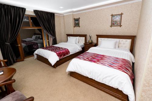 Кровать или кровати в номере CRYSTAL GUEST HOUSE