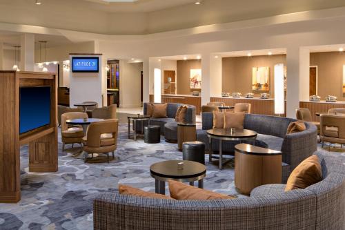 Зона вітальні в Houston Marriott South at Hobby Airport