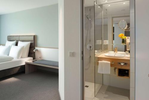 Essential by Dorint Stuttgart/Airport tesisinde bir banyo