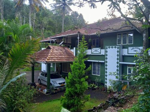 Puutarhaa majoituspaikan Maliyeckal Homestay ulkopuolella