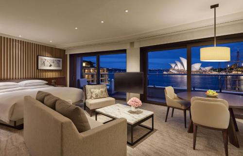 Ένα ή περισσότερα κρεβάτια σε δωμάτιο στο Park Hyatt Sydney