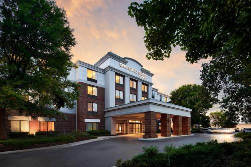 eine Darstellung der Vorderseite eines Hotels in der Unterkunft SpringHill Suites by Marriott Richmond North/Glen Allen in Richmond