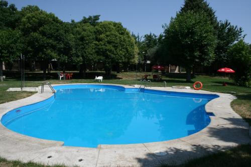 The swimming pool at or close to Hotel Los Olivos