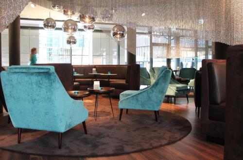 Un lugar para sentarse en Motel One Frankfurt Messe