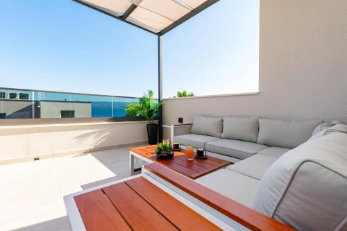 Seating area sa Luxury Penthouse White Angel