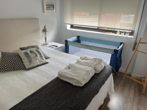 A bed or beds in a room at Foz Relógio Apartment