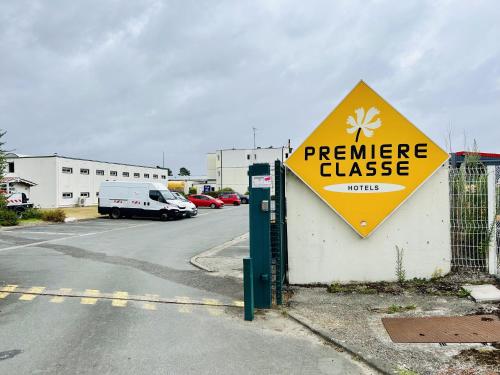 תעודה, פרס, שלט או מסמך אחר המוצג ב-Premiere Classe Bordeaux Sud Pessac Bersol