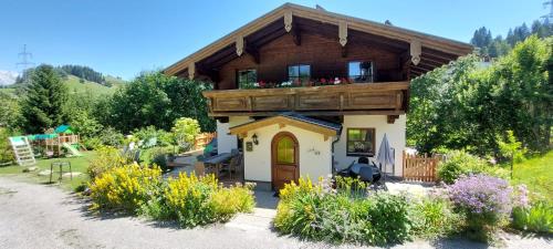 Un jardín fuera de Ferienhaus Sommerbichl