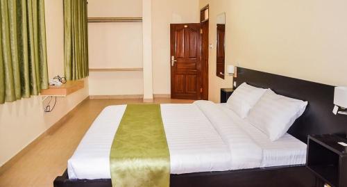 A bed or beds in a room at Ubuntu Palace Hotel Kampala