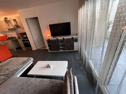 Appartement proche Paris, C DG, Disney, Parking. में रसोई है